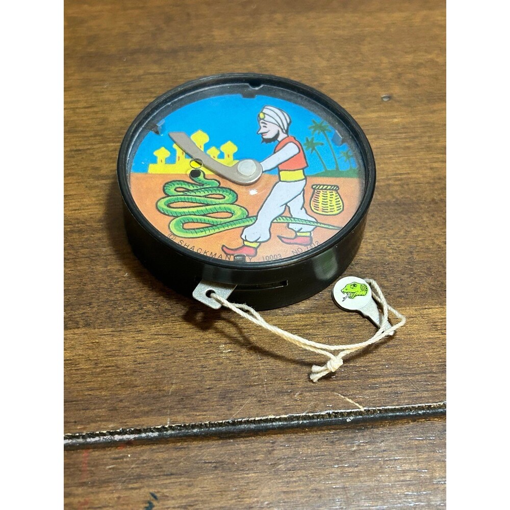VINTAGE 1979 MAGIC CHOPPING SWORD "SNAKE HANDLER" MECHANICAL DECAP (PM)